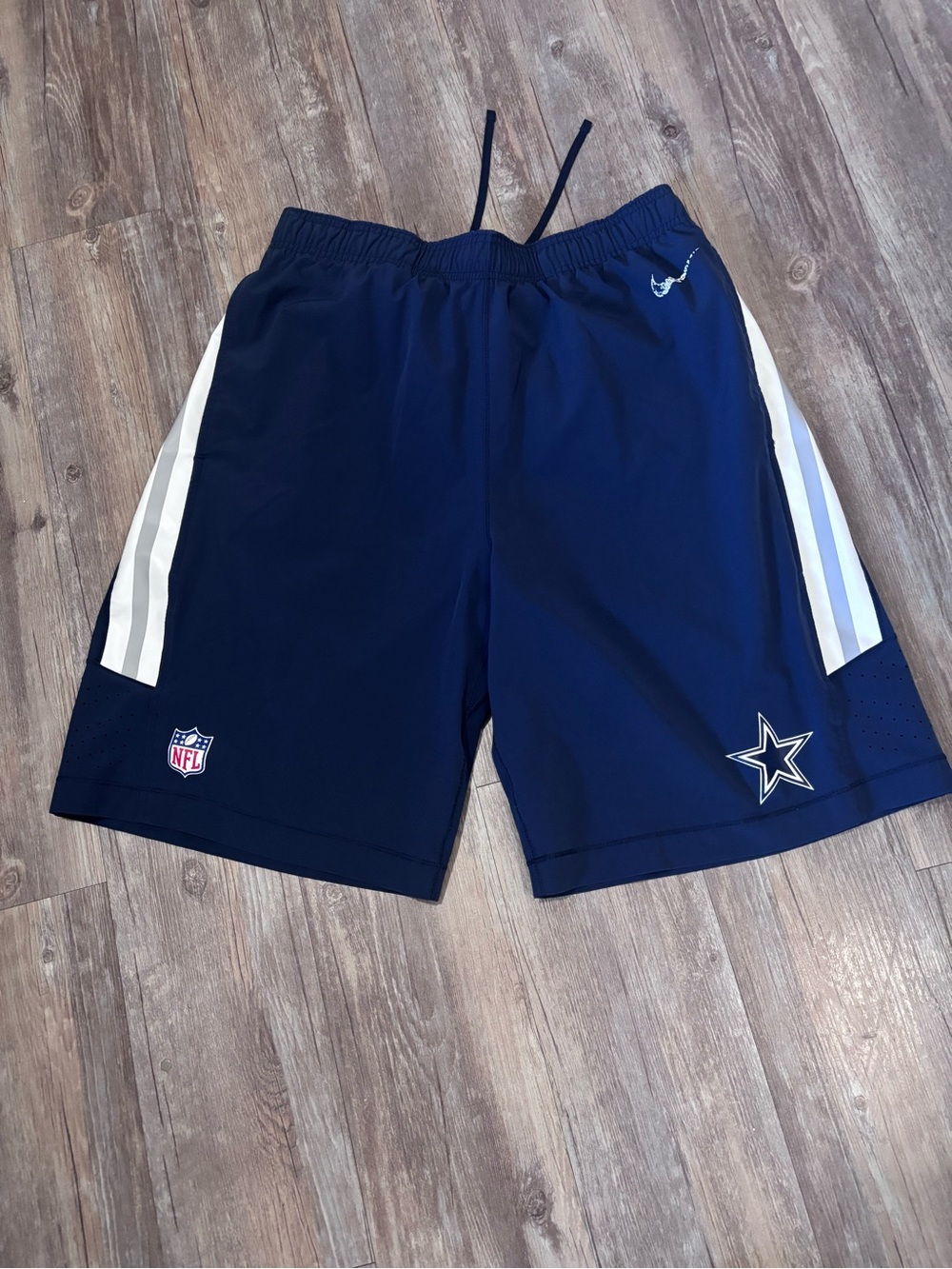 NFL Dallas Cowboys Navy Blue Men on field shorts size Large